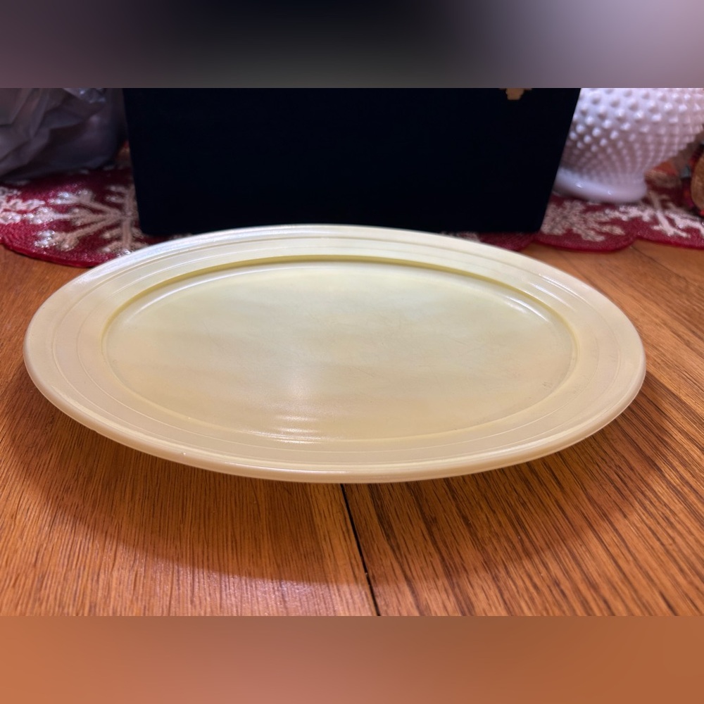 HAZEL ATLAS Moderntone Platonite Pastel 12” Yellow Serving Platter